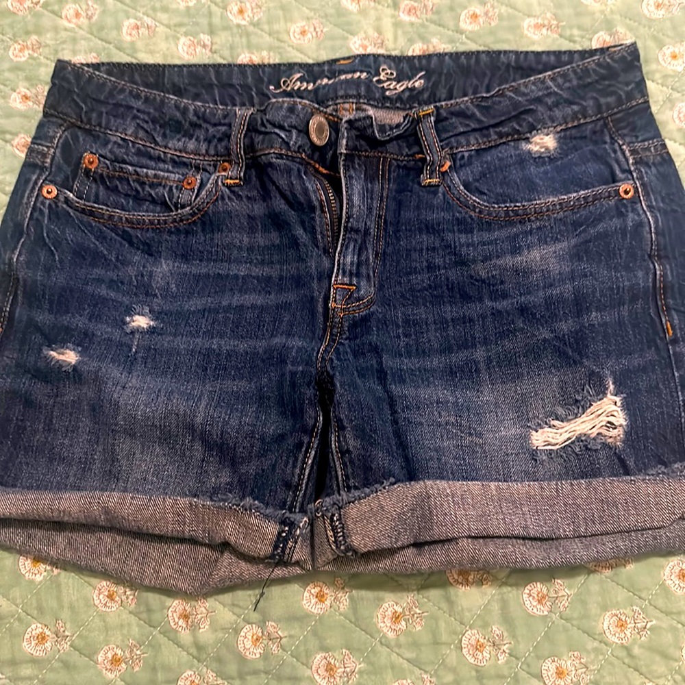Women’s American eagle mid rise mom shorts